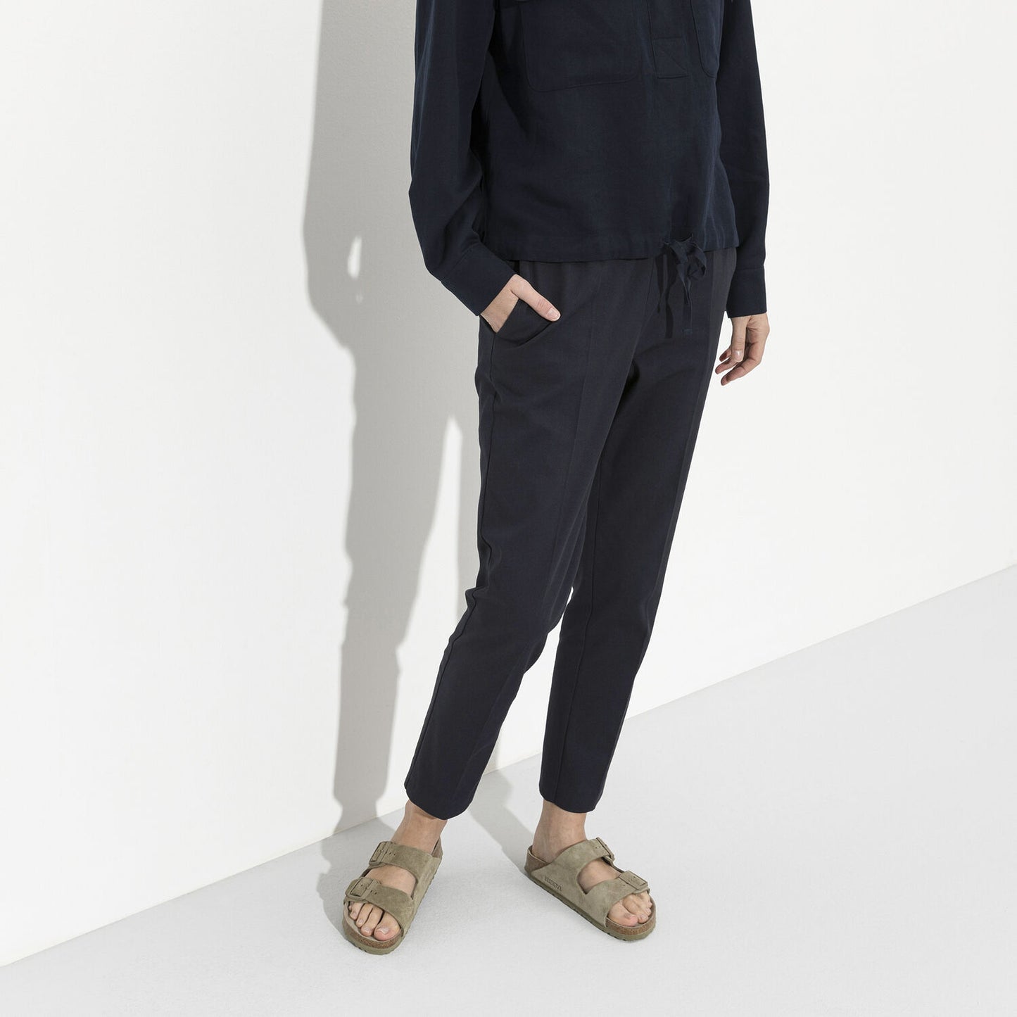 BIRKENSTOCK | SANDALES FEMME | SEMELLE INTÉRIEURE SOUPLE ARIZONA, CUIR DAIM, KAKI DÉLAVÉ | KAKI
