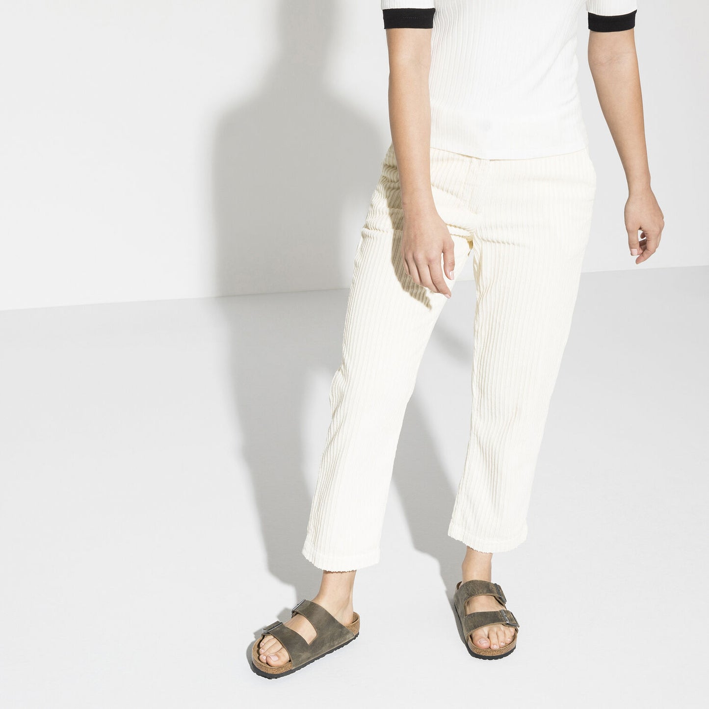 BIRKENSTOCK | SANDALIAS UNISEX | ARIZONA SOFT FOOTBED OILED LEATHER FADED KHAKI | CAQUI