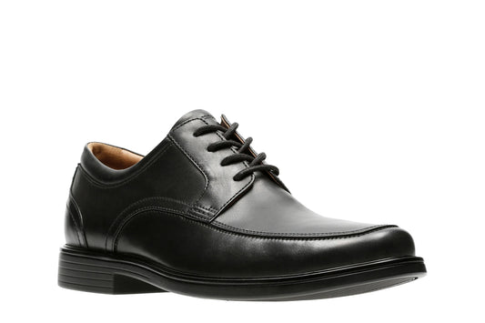 Buty wizytowe męskie marki Clarks, model un aldrica park, czarne, skórzane, w kolorze czarnym