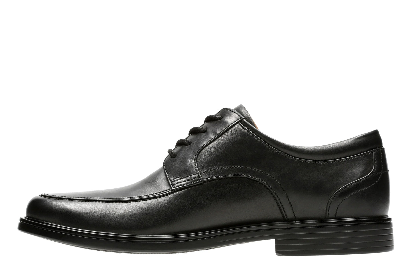 Chaussures habillées pour hommes de marque Clarks, modèle A Aldric Park en cuir noir en noir.