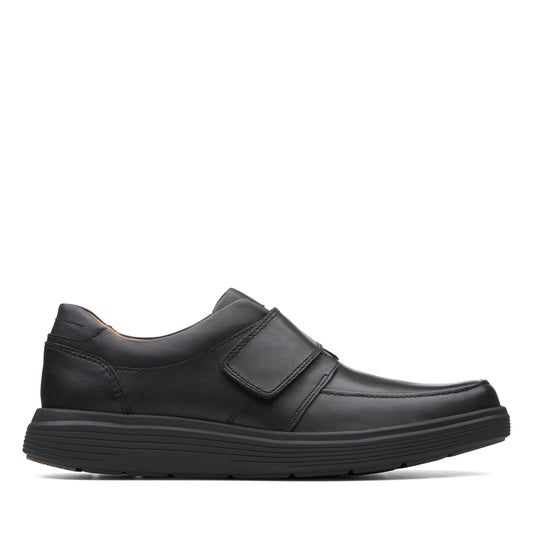 Męskie buty casualowe marki Clarks, model Abode Strap Black Leather w kolorze czarnym