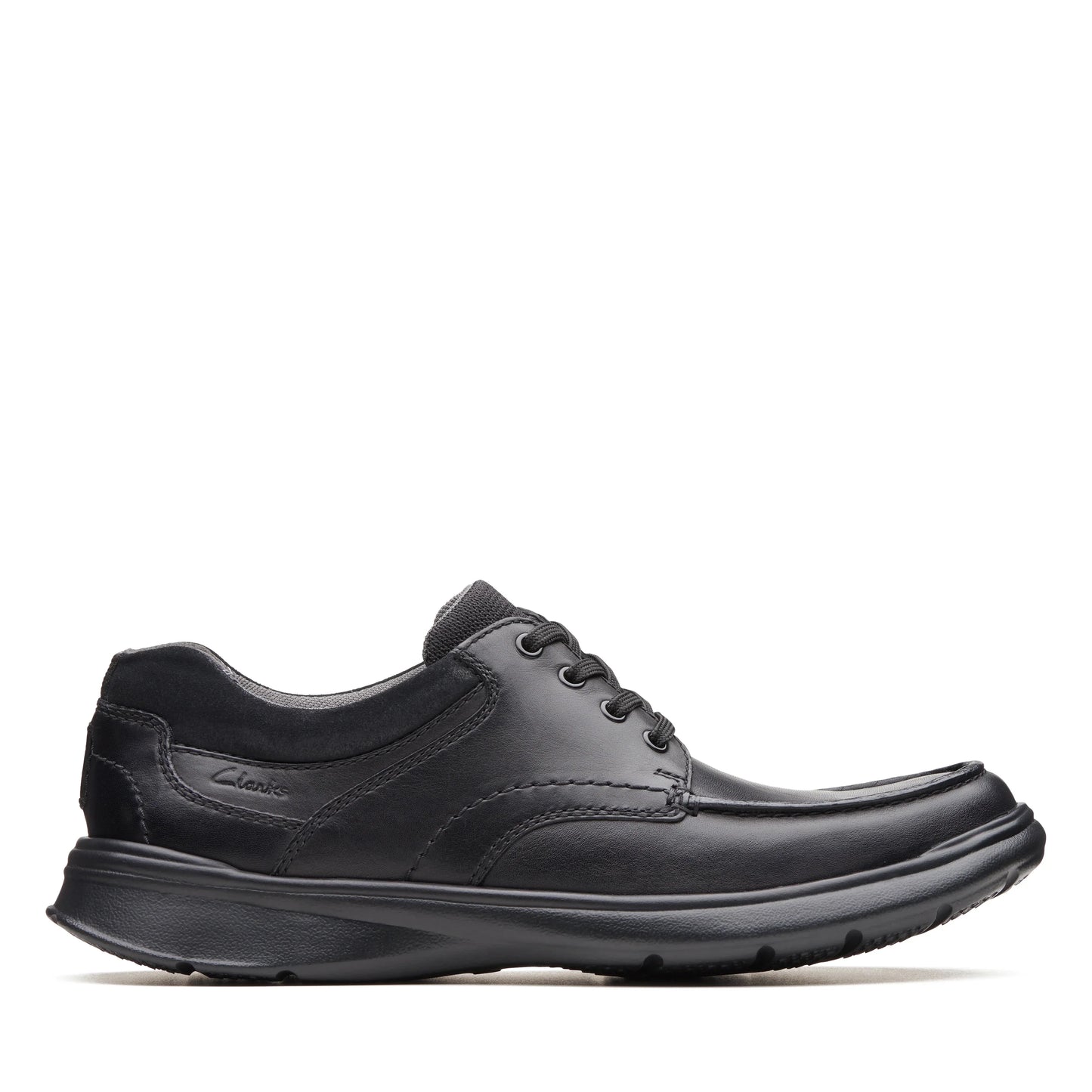 Chaussures décontractées pour hommes de la marque Clarks, modèle Cotrell Edge Black Smooth Lea, en noir.