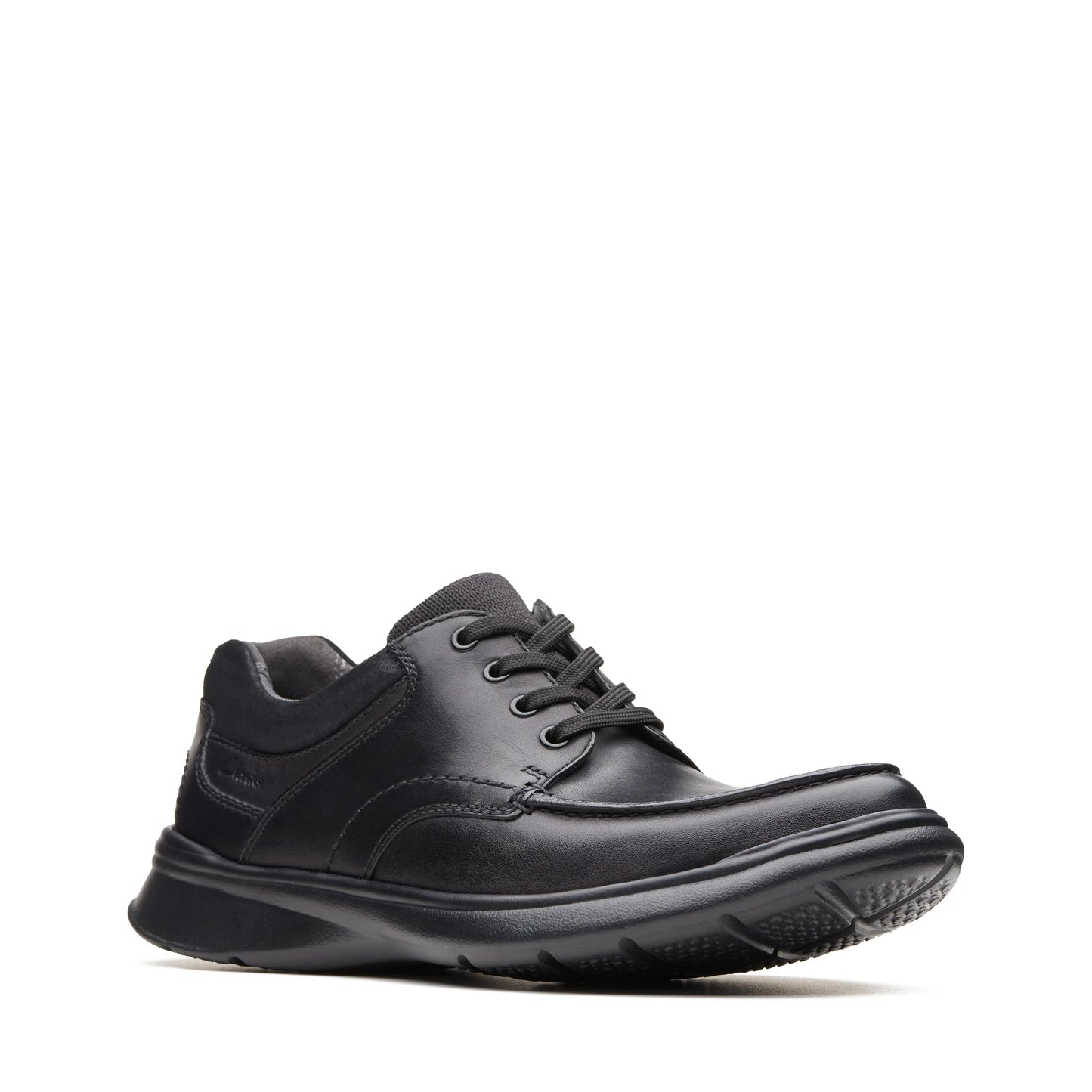 Chaussures décontractées pour hommes de la marque Clarks, modèle Cotrell Edge Black Smooth Lea, en noir.