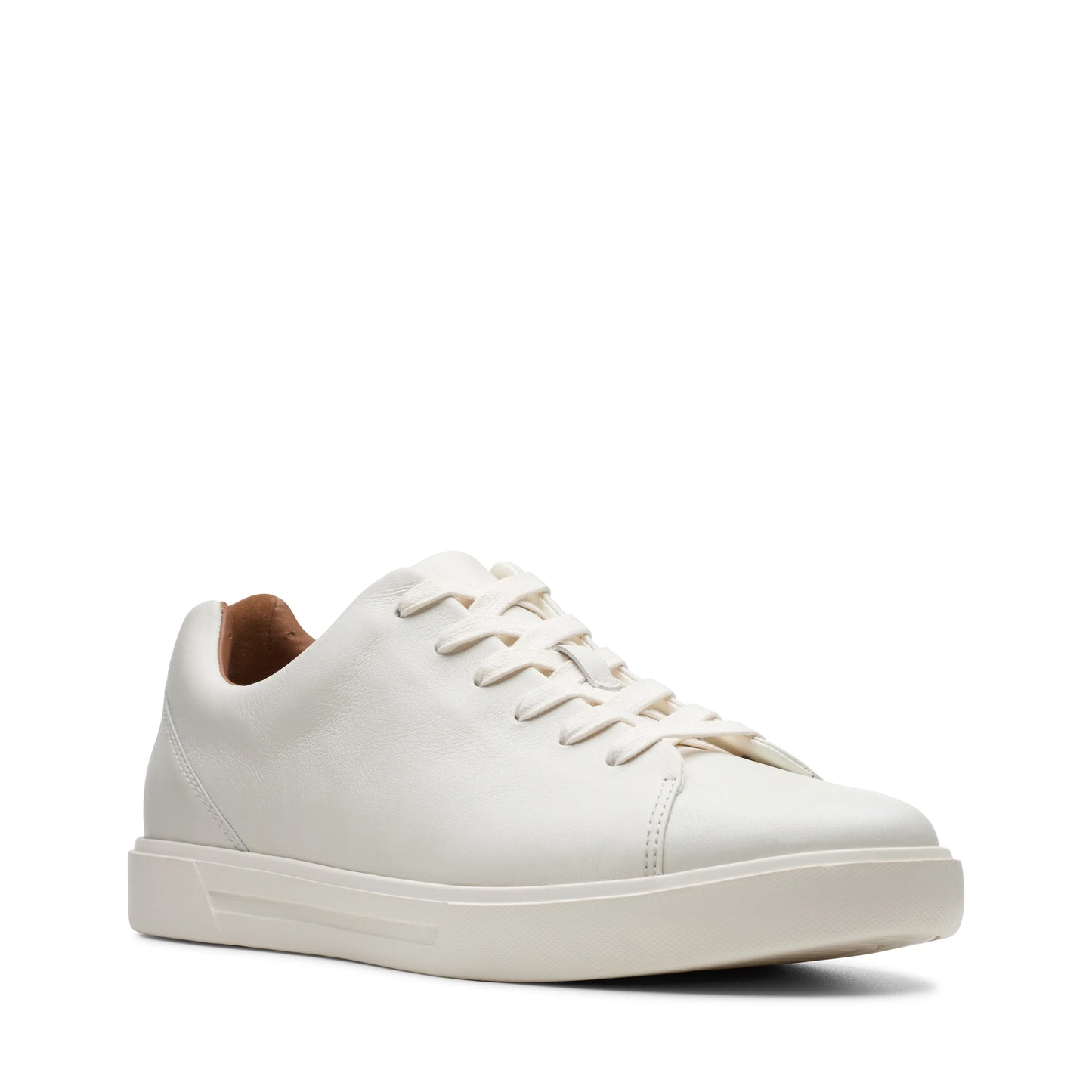 Baskets homme de la marque Clarks, modèle un costa lace white cuir en blanc.