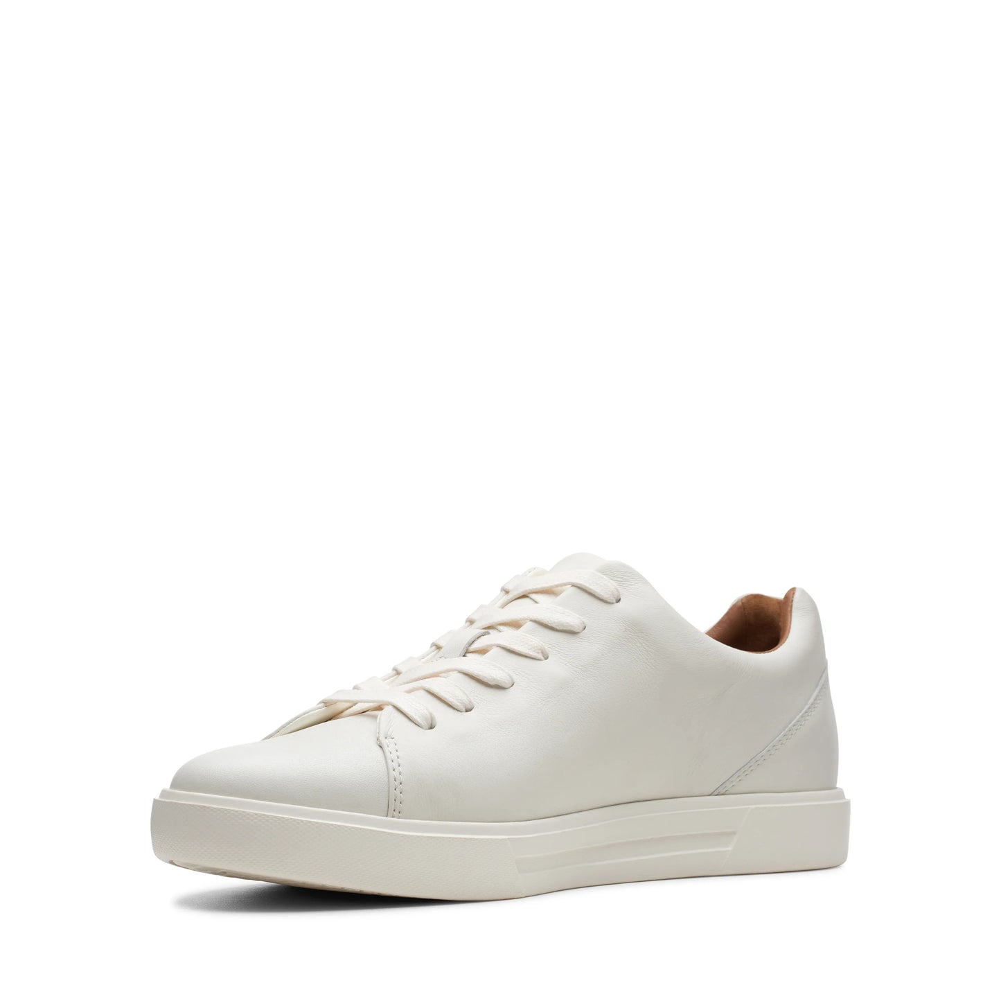Baskets homme de la marque Clarks, modèle un costa lace white cuir en blanc.
