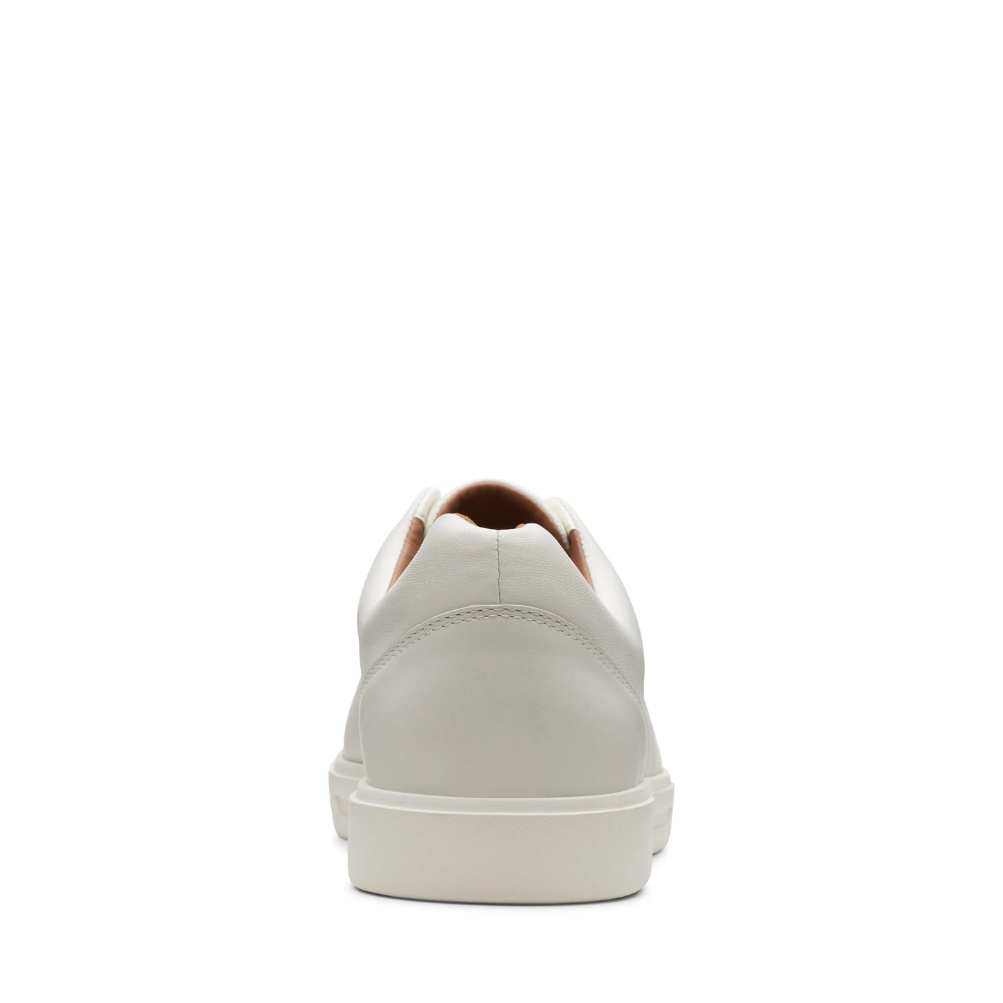 Baskets homme de la marque Clarks, modèle un costa lace white cuir en blanc.