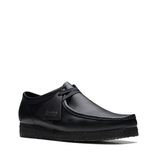 Scarpe casual da uomo del marchio Clarks, modello Wallabee Black Leather, di colore nero.