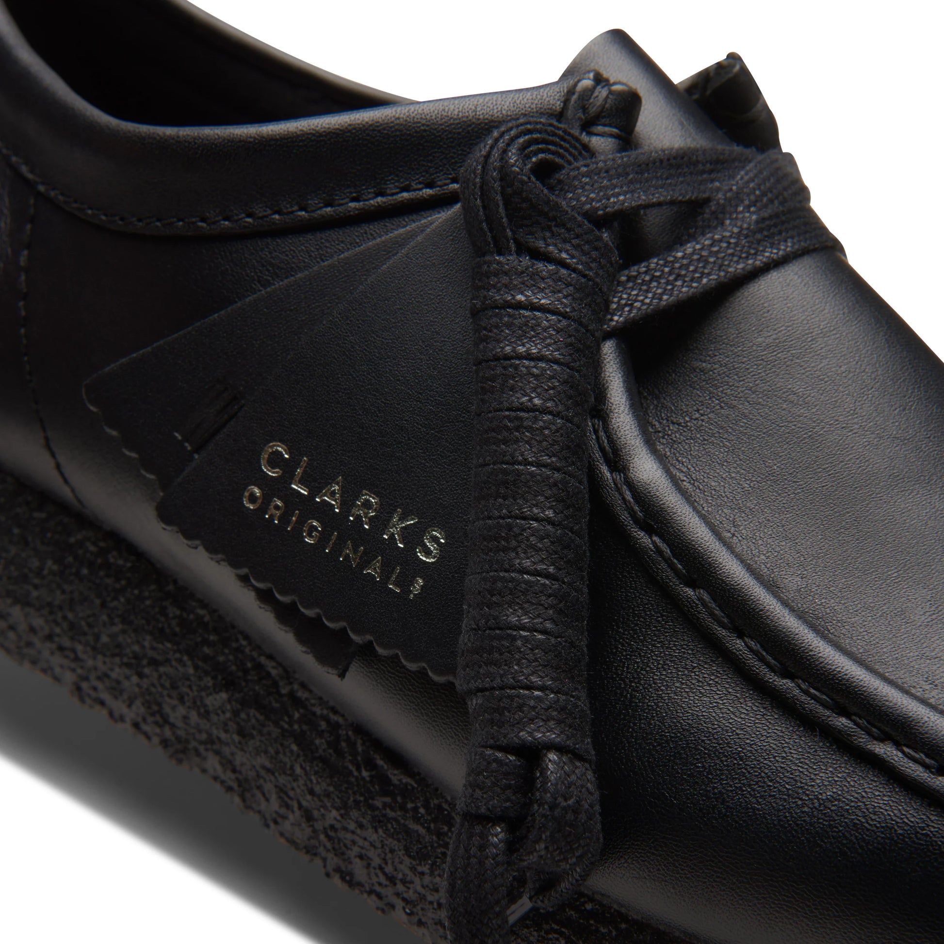 Чоловіче повсякденне взуття марки Clarks, модель Wallabee Black Leather, чорного кольору.