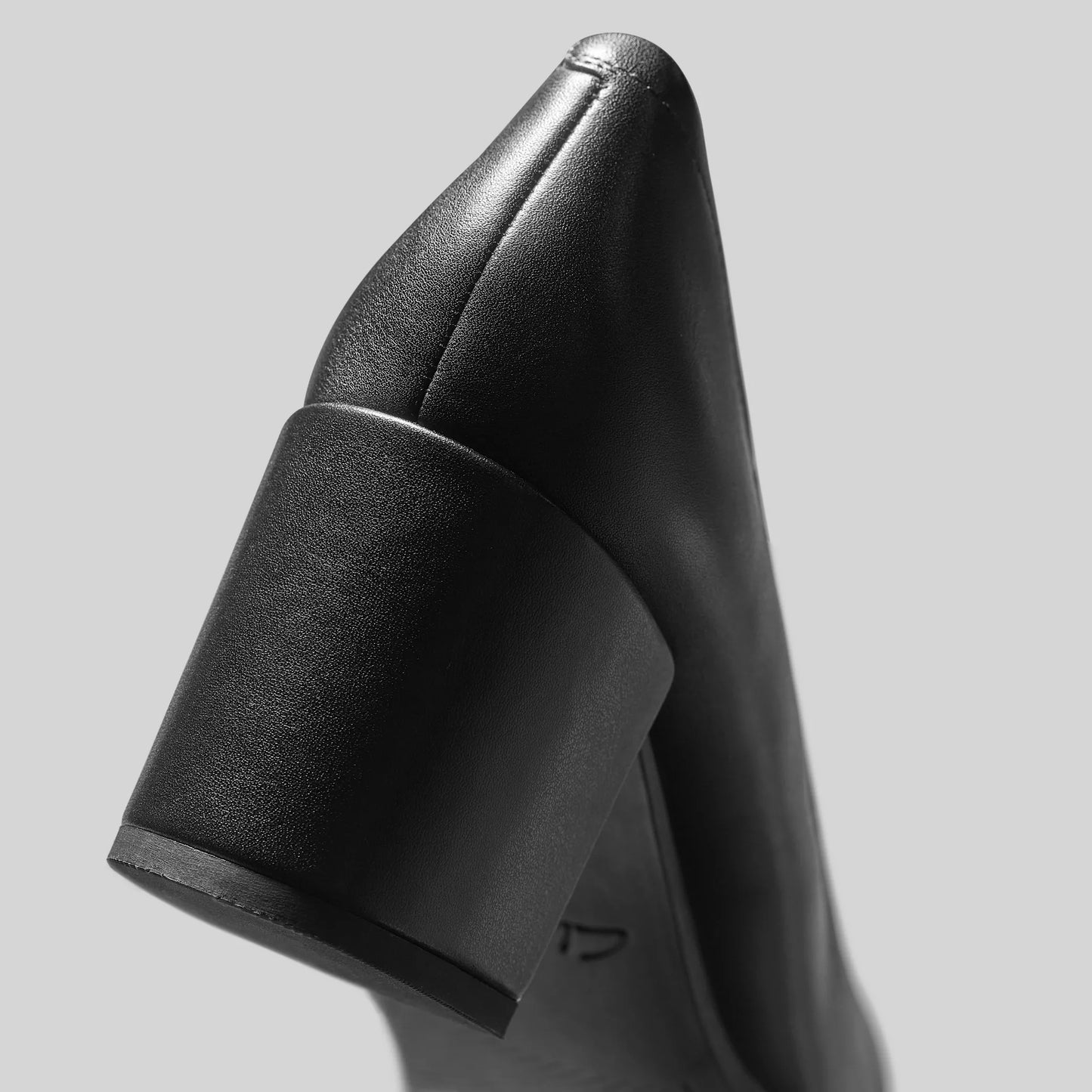 Zapatos De Vestir De La Marca Clarks Para Mujer Modelo Freva55 Court Black Leather En Color Negro
