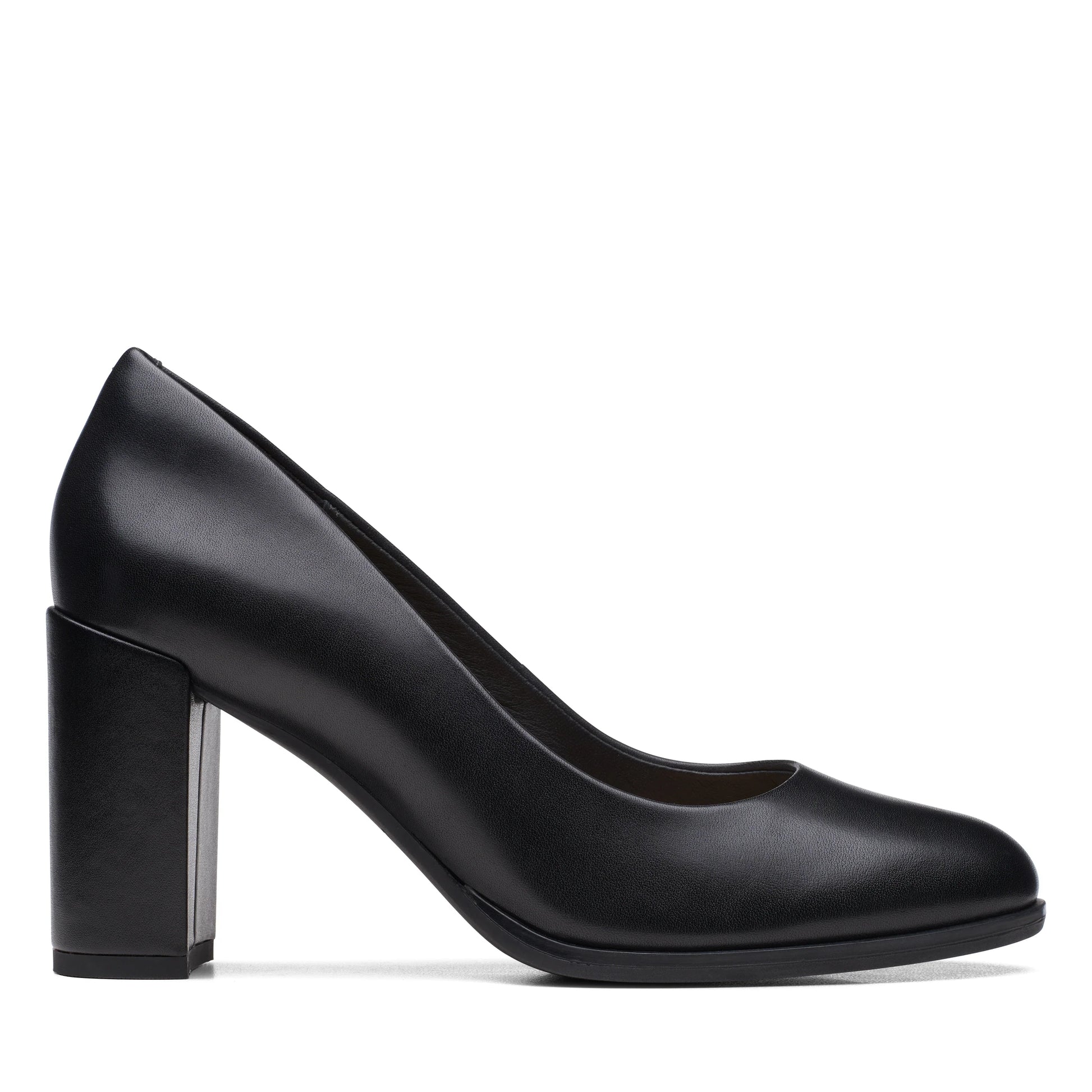 Clarks のレディース ドレスシューズ、モデル Freva85 Court Black Leather、ブラック。