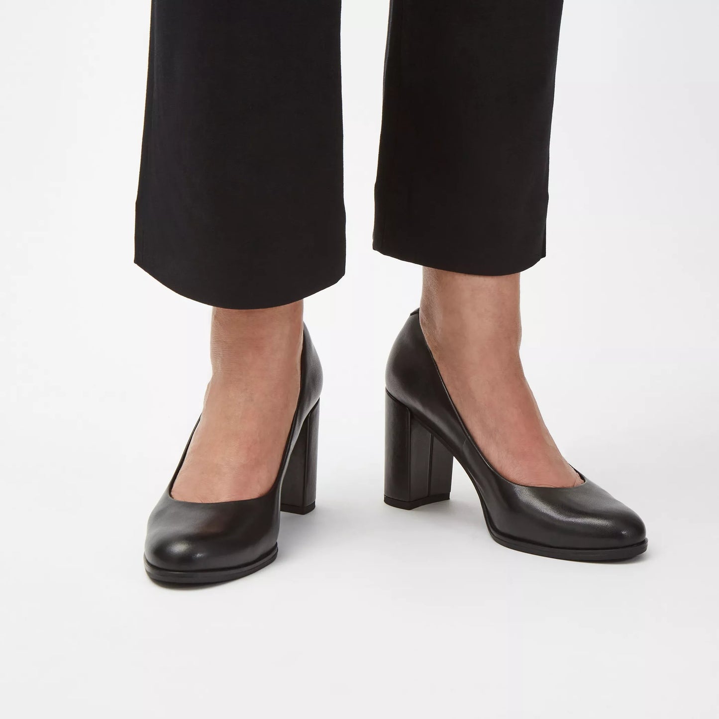 Zapatos De Vestir De La Marca Clarks Para Mujer Modelo Freva85 Court Black Leather En Color Negro