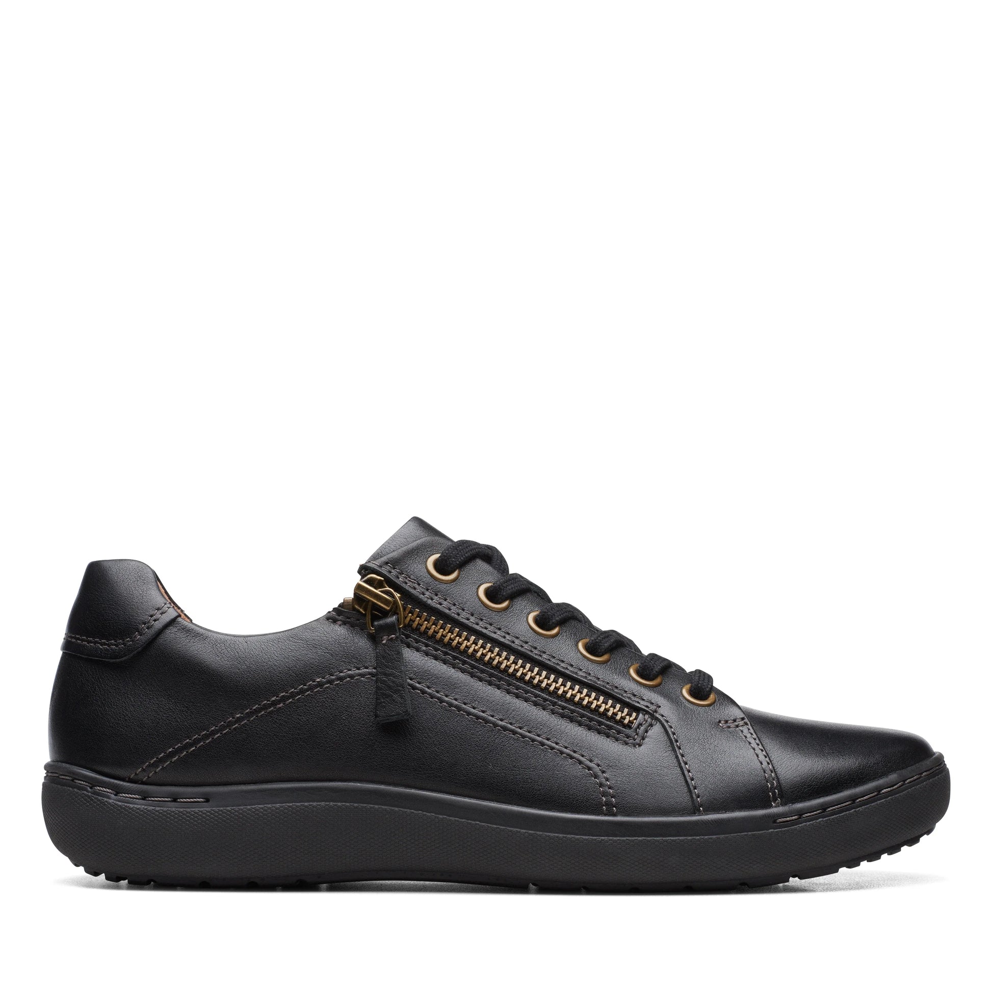 CLARKSブランドのレディースカジュアルシューズ、Nalle Lace Black/Blackのブラックモデル。