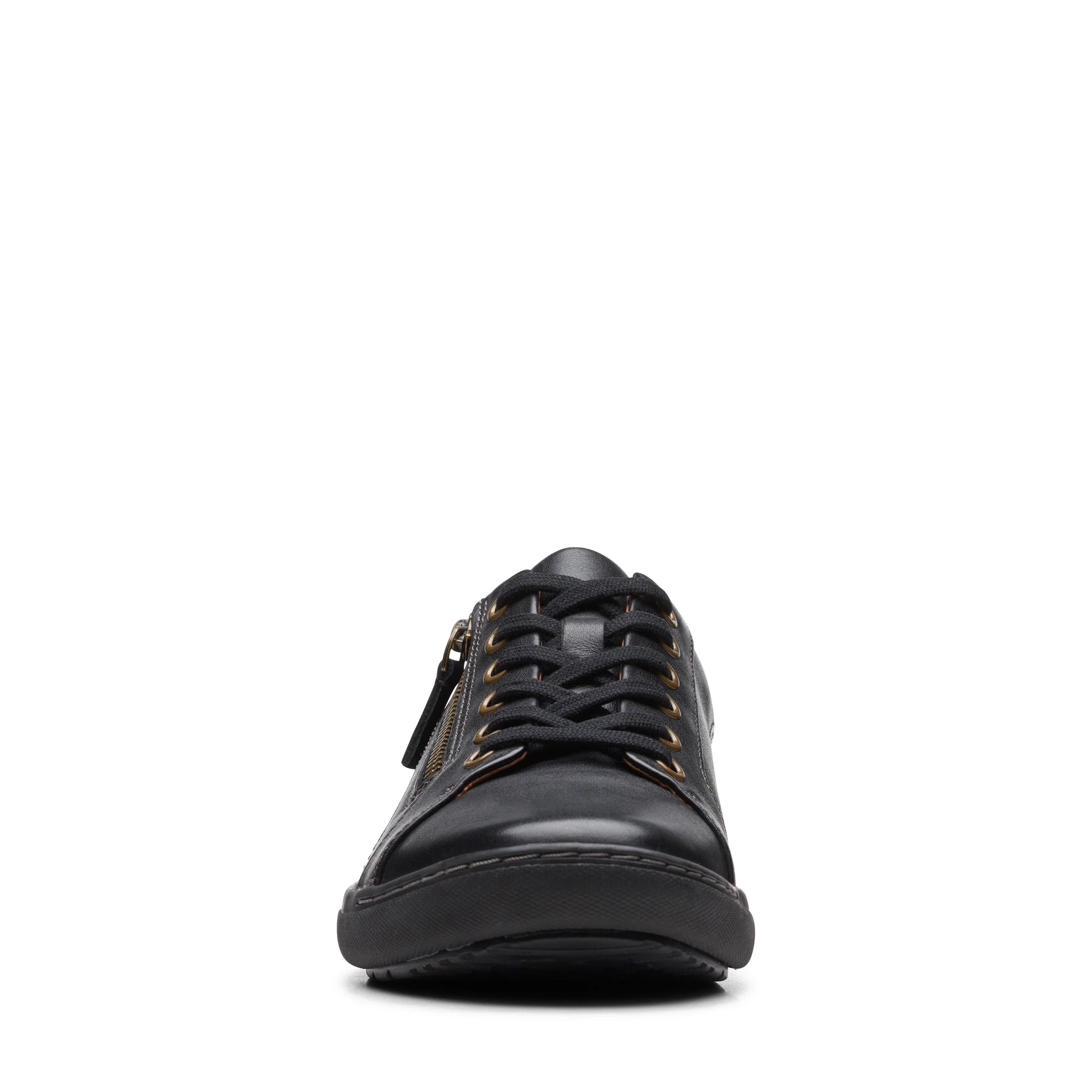 CLARKSブランドのレディースカジュアルシューズ、Nalle Lace Black/Blackのブラックモデル。