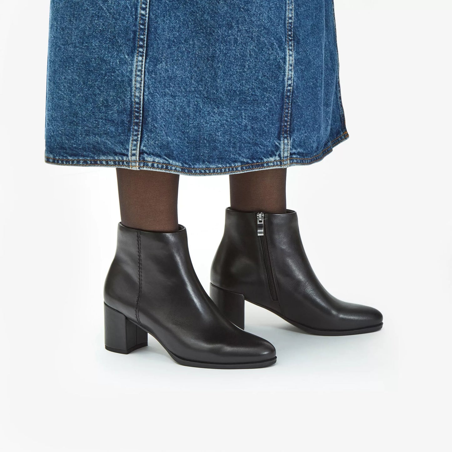 Botines De La Marca Clarks Para Mujer Modelo Freva55 Zip Black Leather En Color Negro