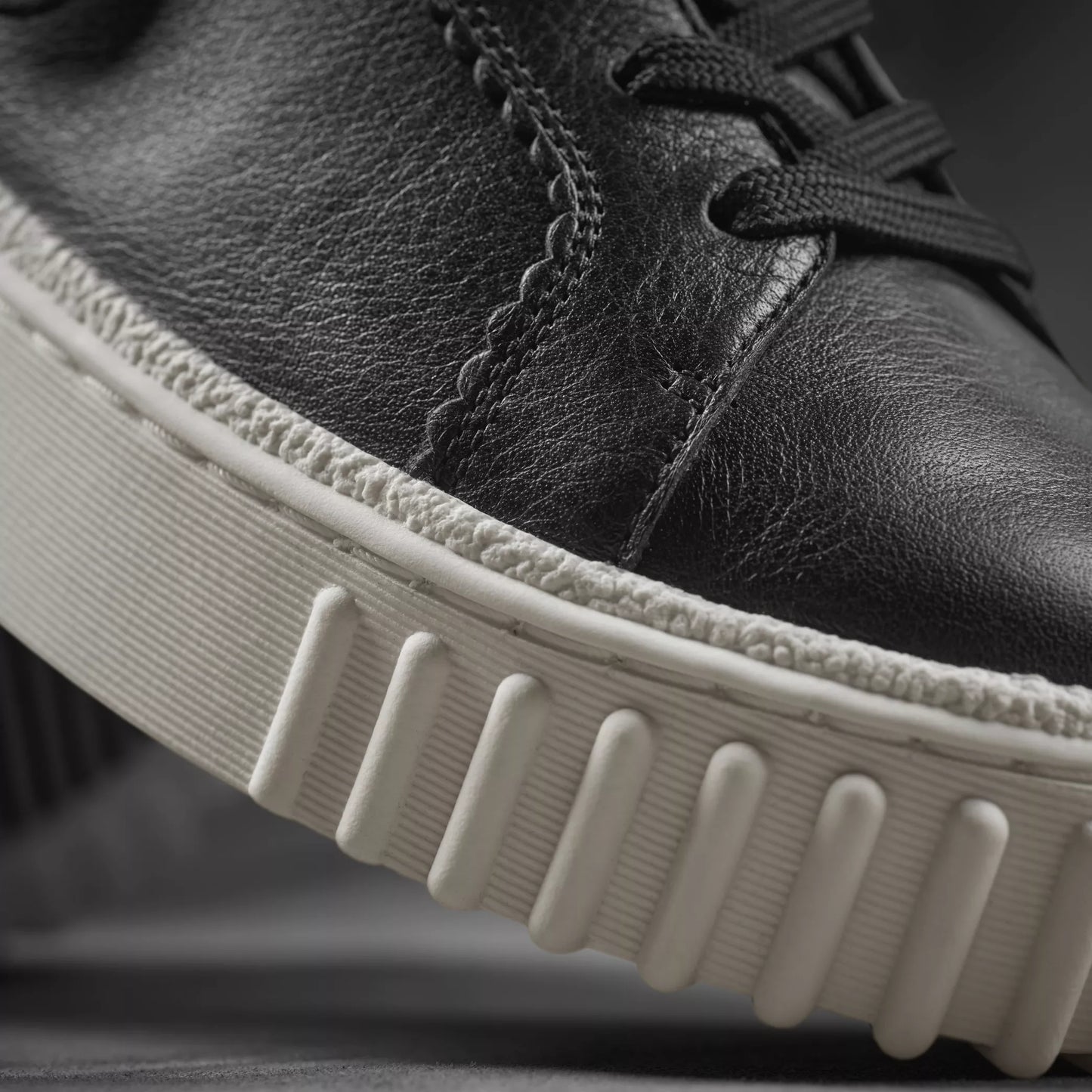 Sneakers De La Marca Clarks Para Mujer Modelo Mayhill Walk Black Leather En Color Negro