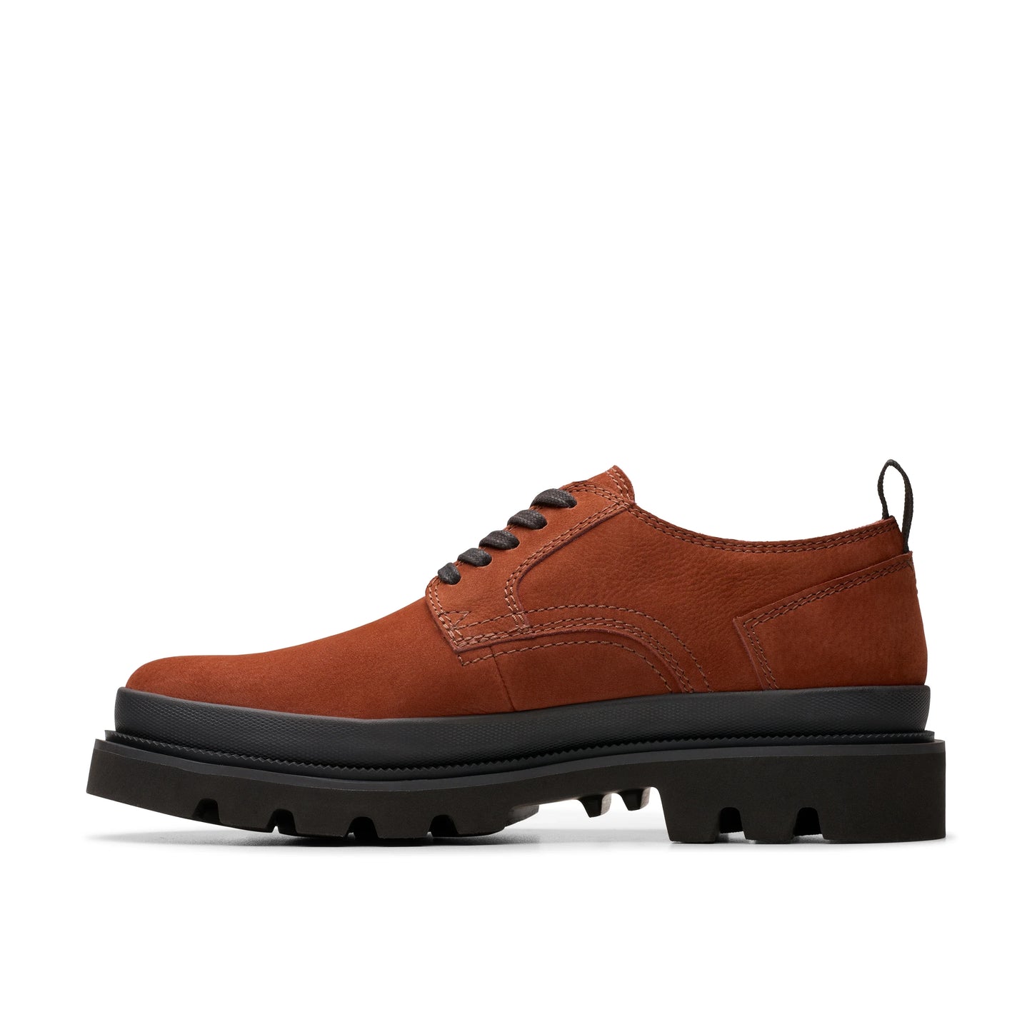 Zapatos Casual De La Marca Clarks Para Hombre Modelo Badell Lace Chestnut Nubuck En Color Rojo