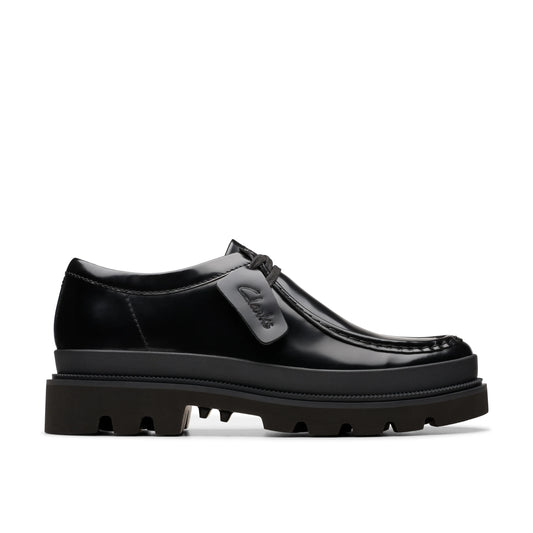CLARKSのメンズカジュアルシューズ、Badell Seam Black、Hishine Lea モデル、ブラック。