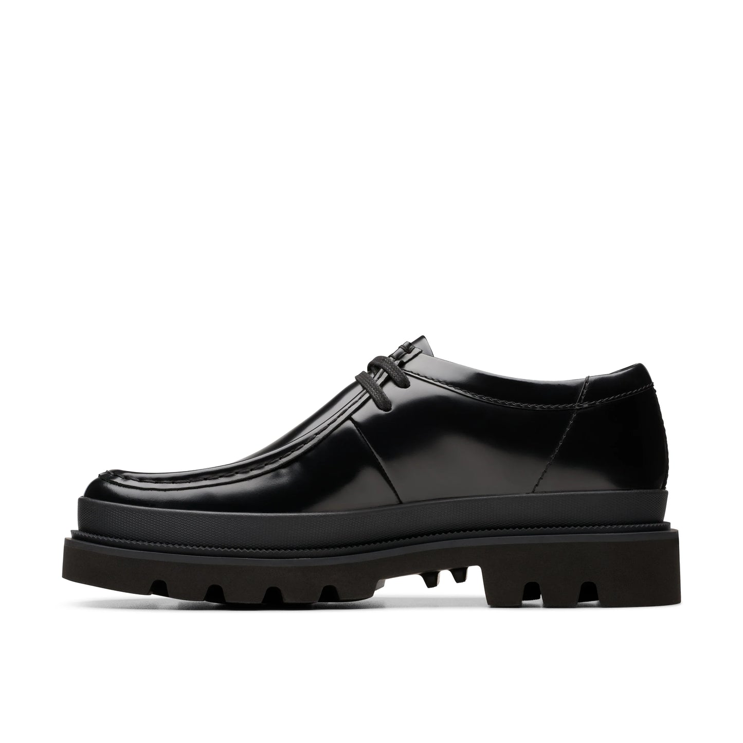 Wallabee De La Marca Clarks Para Hombre Modelo Badell Seam Black Hi Shine Leather En Color Negro
