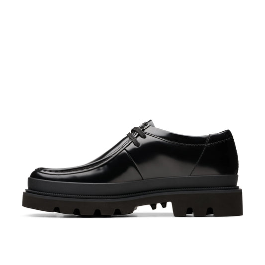 CLARKSのメンズカジュアルシューズ、Badell Seam Black、Hishine Lea モデル、ブラック。