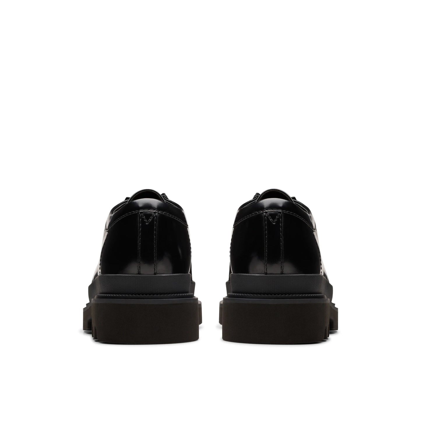 Wallabee De La Marca Clarks Para Hombre Modelo Badell Seam Black Hi Shine Leather En Color Negro