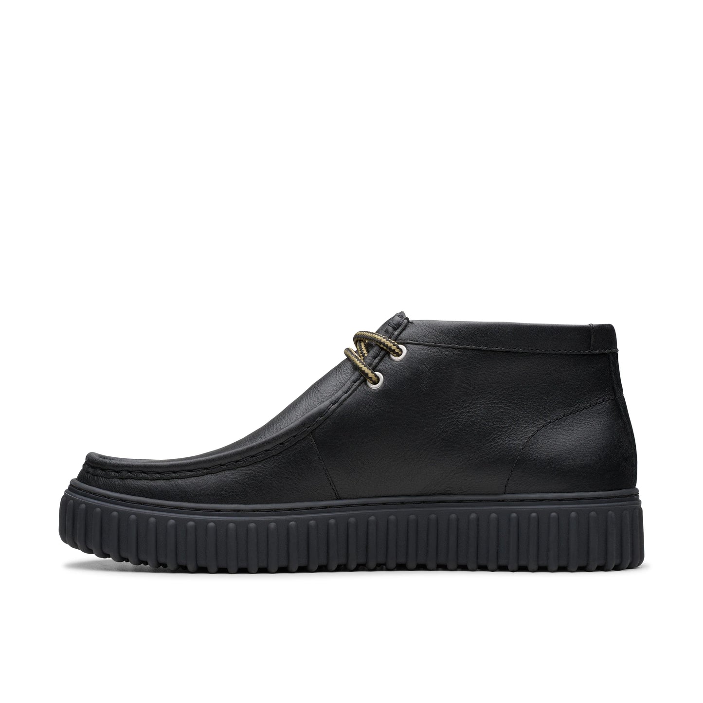 Bottes pour homme de la marque Clarks, modèle Torhill Hi en cuir noir de couleur noire.