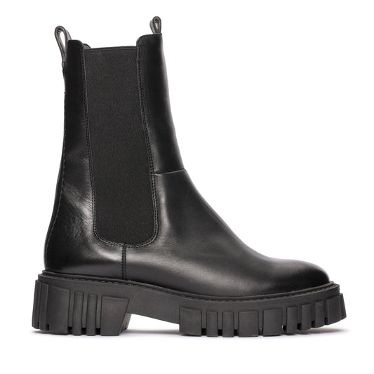 Bottes pour femme de la marque Clarks, modèle Page Top Black Leather en noir.