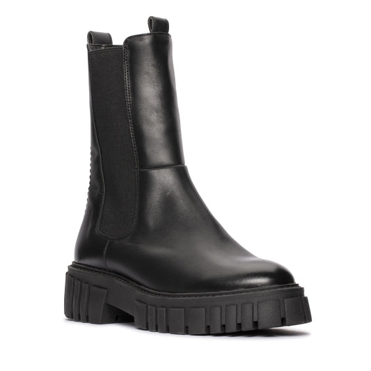 Bottes pour femme de la marque Clarks, modèle Page Top Black Leather en noir.