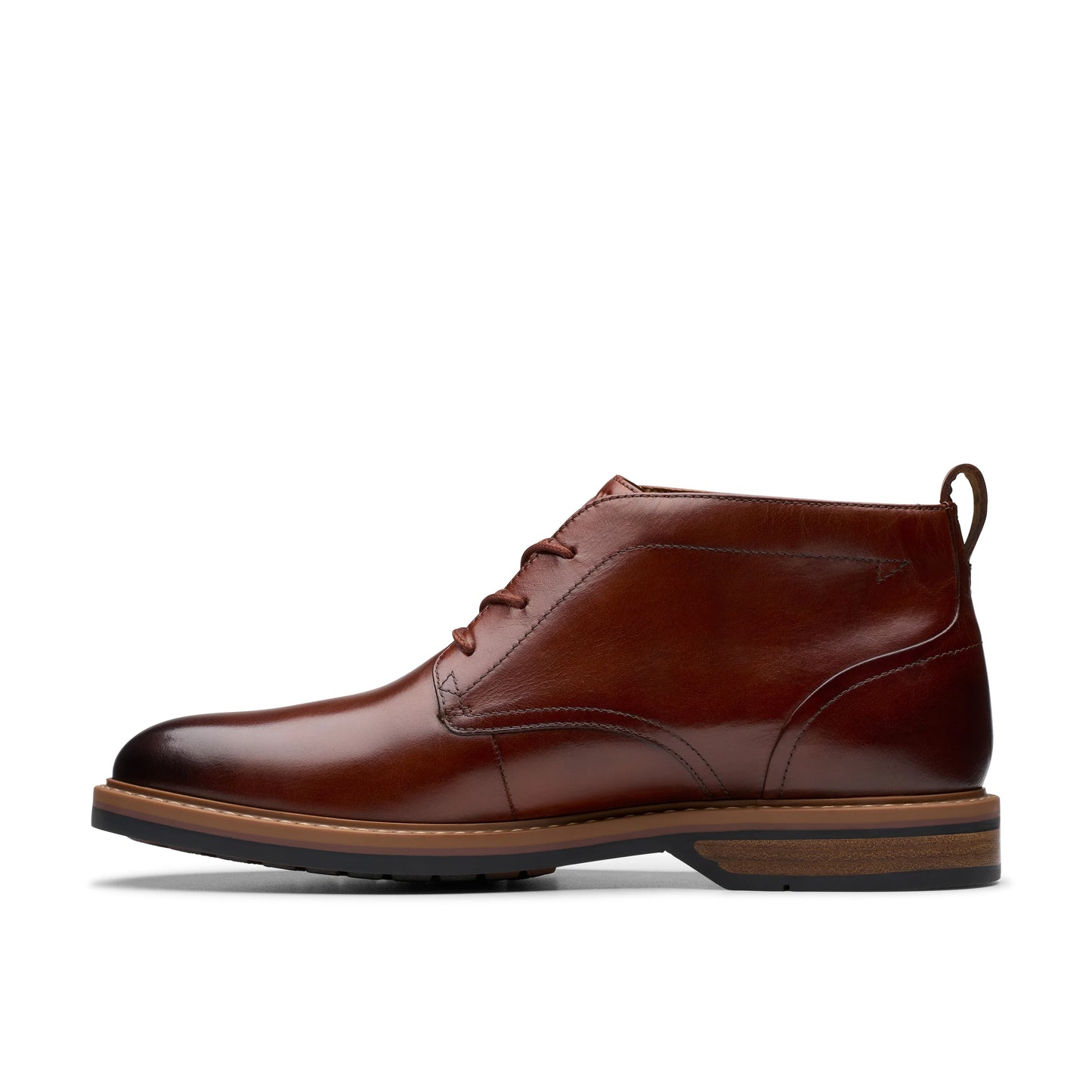 Botas De La Marca Clarks Para Hombre Modelo Aldwin Chukka Mid Tan Leather En Color Beige