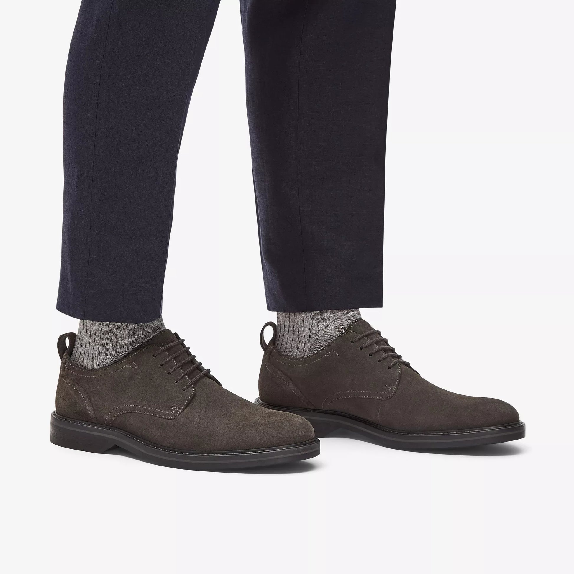 Zapatos De Vestir De La Marca Clarks  Para Hombre Modelo Aldwin Lace Dark Grey Suede En Color Gris
