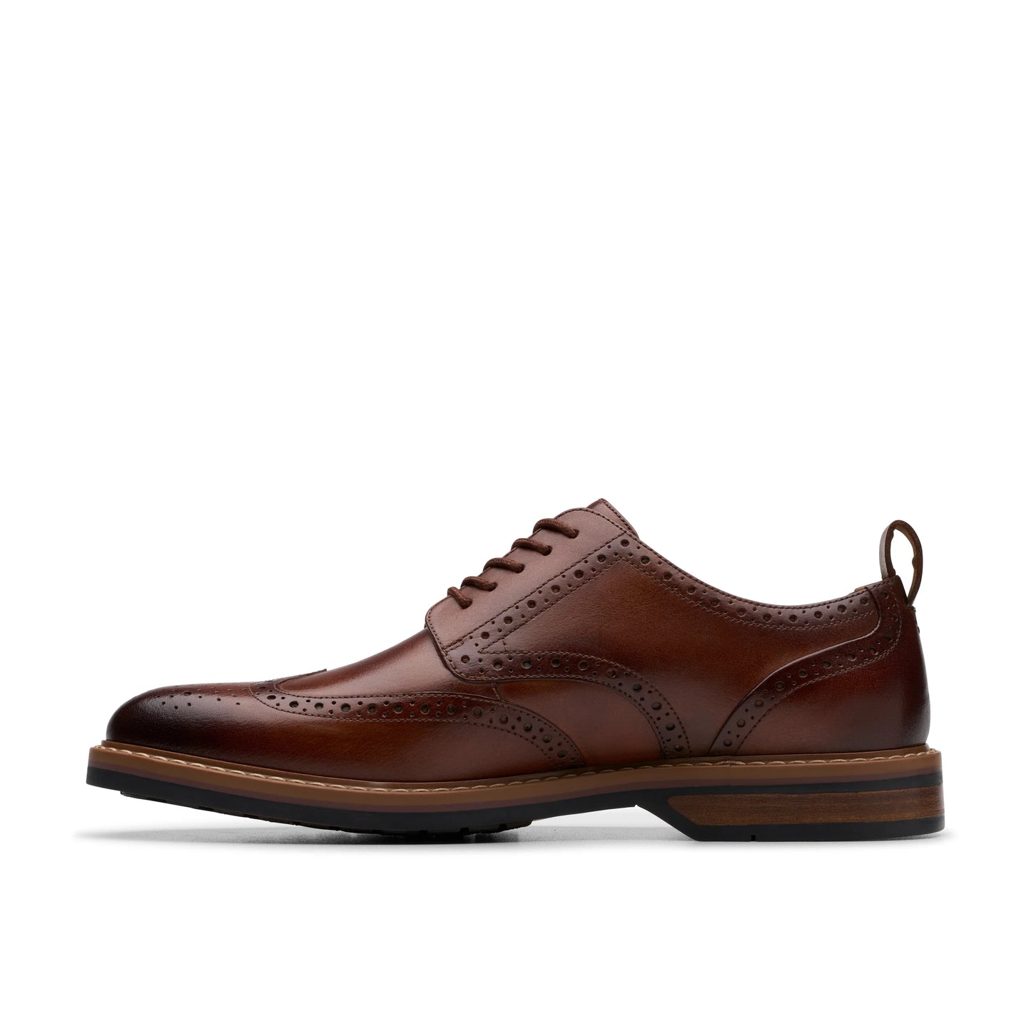Zapatos Casual De La Marca Clarks Para Hombre Modelo Aldwin Limit Mid Tan Leather En Color Beige