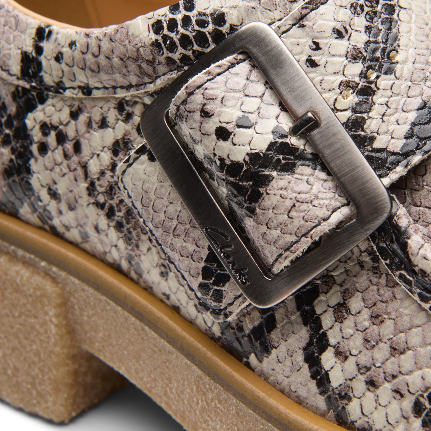 Zapatos Casual De La Marca Clarks Para Mujer Modelo Linoso Monk Grey Snake Leather En Color Gris