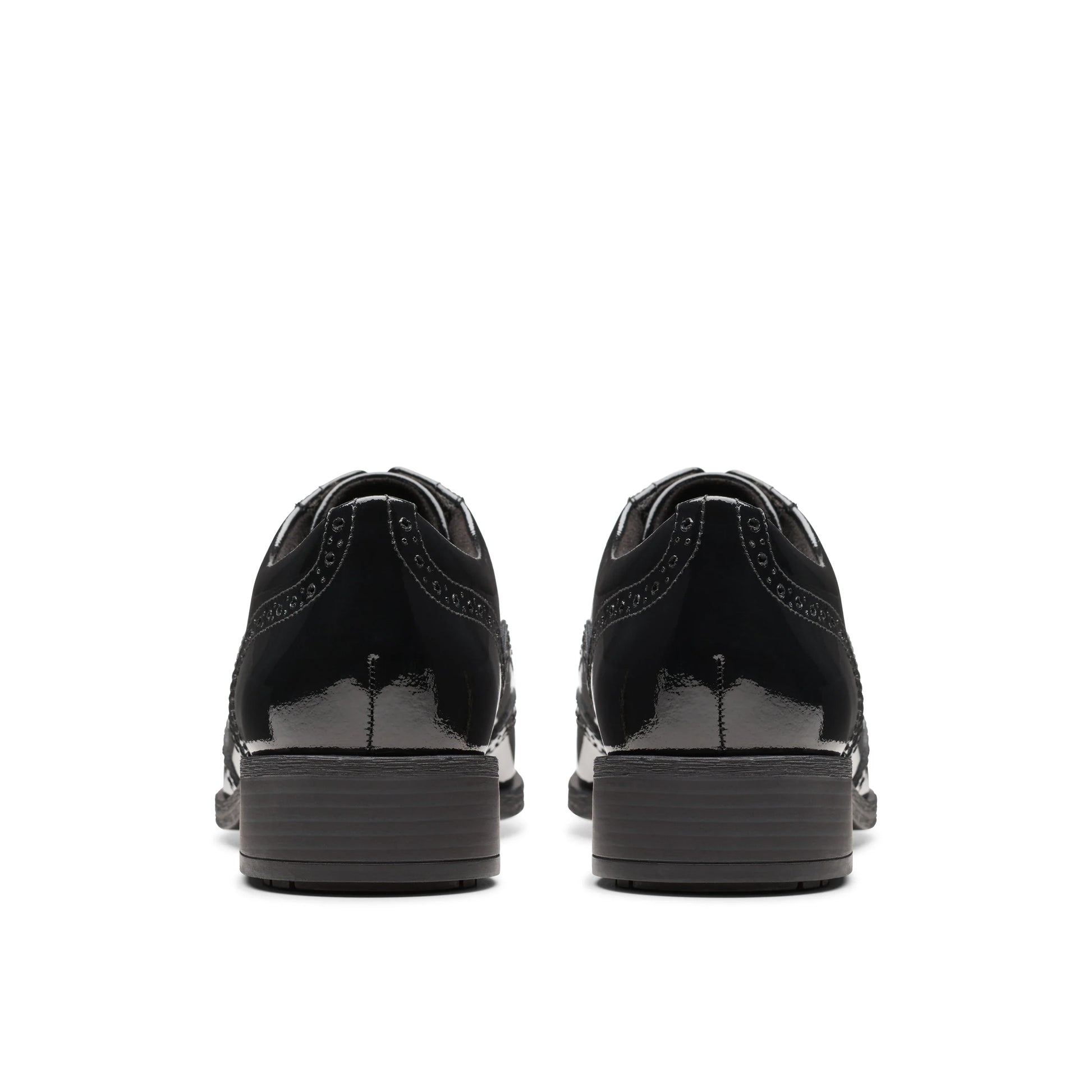 Damskie buty wizytowe Clarks, model Havisham Oak Black Pat, w kolorze czarnym.