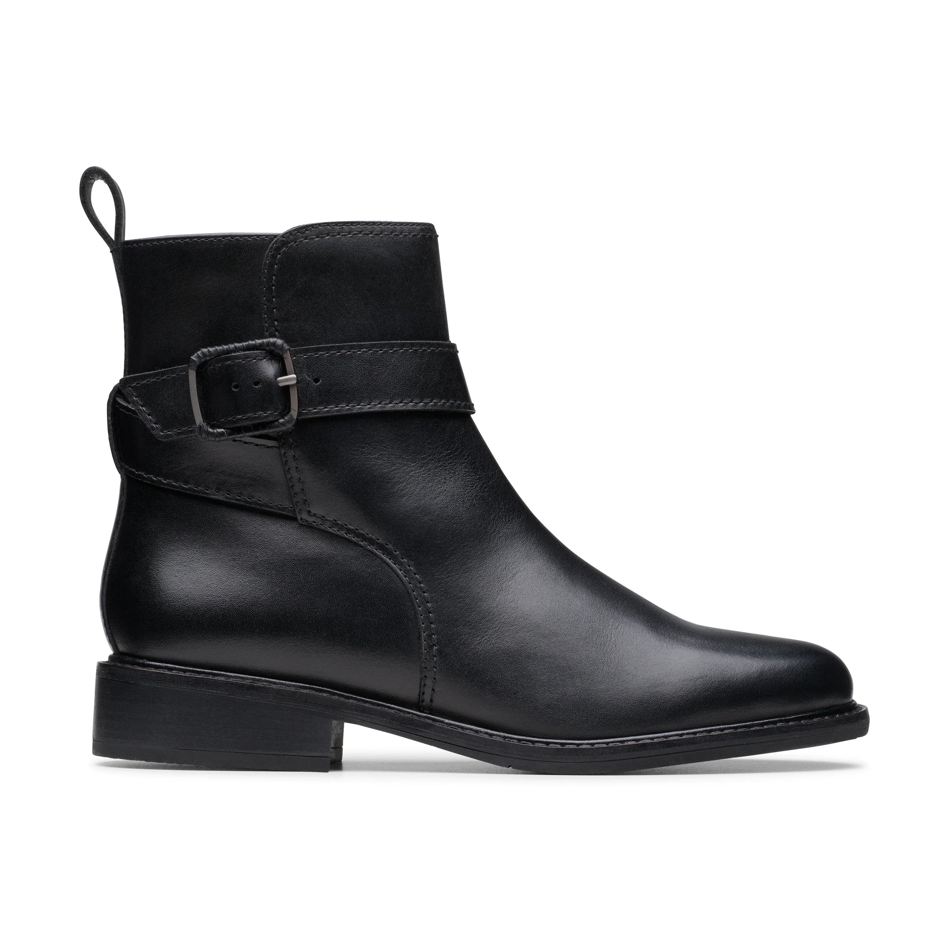 Damenstiefel der Marke Clarks, Modell im Renewal-Stil aus schwarzem Leder in Schwarz.