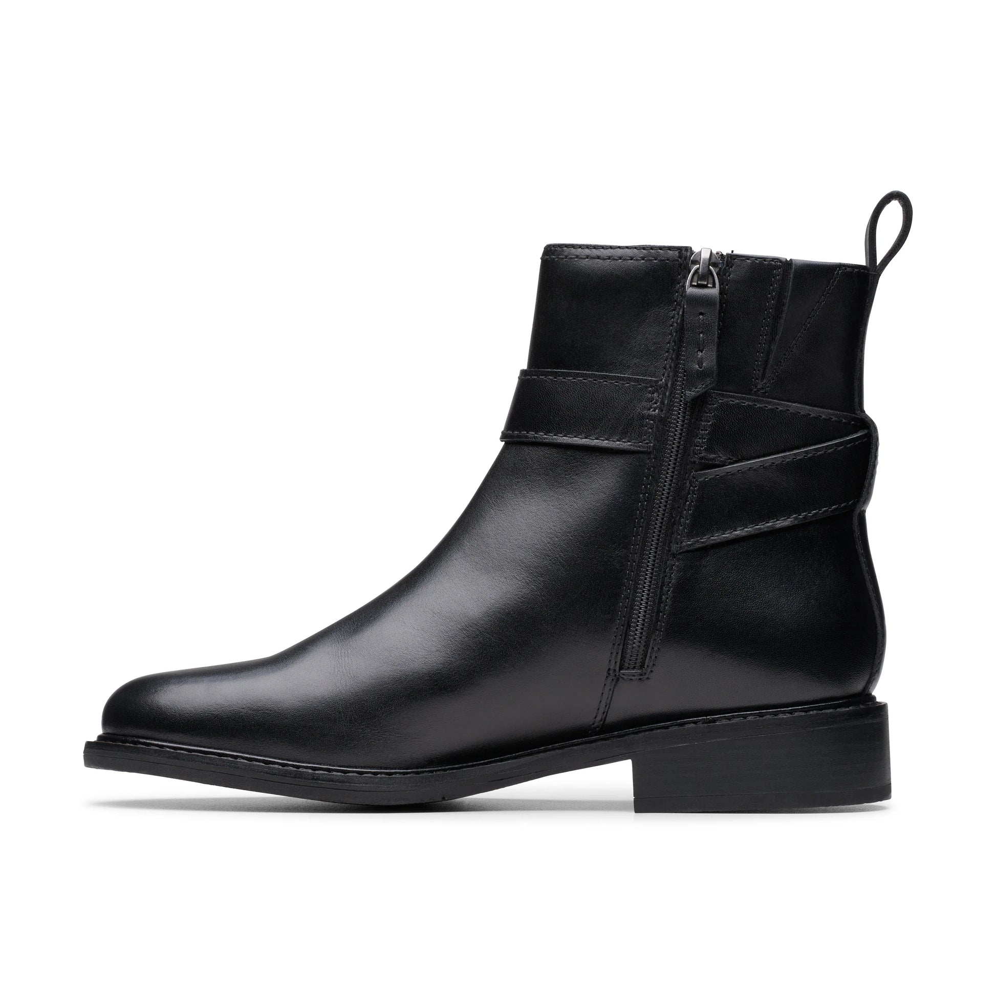 Damenstiefel der Marke Clarks, Modell im Renewal-Stil aus schwarzem Leder in Schwarz.