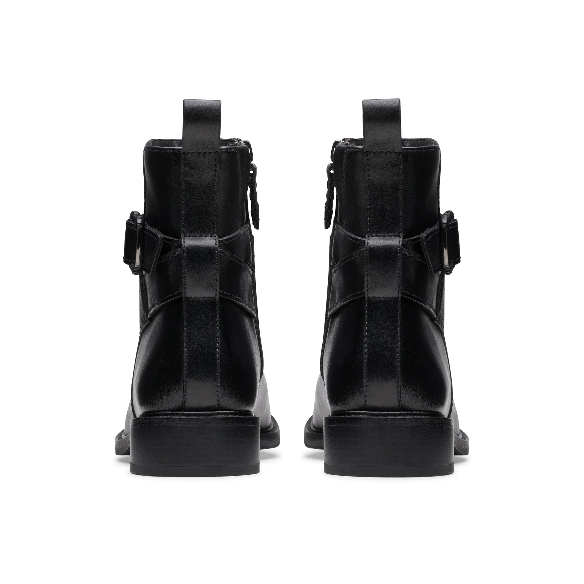 Damenstiefel der Marke Clarks, Modell im Renewal-Stil aus schwarzem Leder in Schwarz.