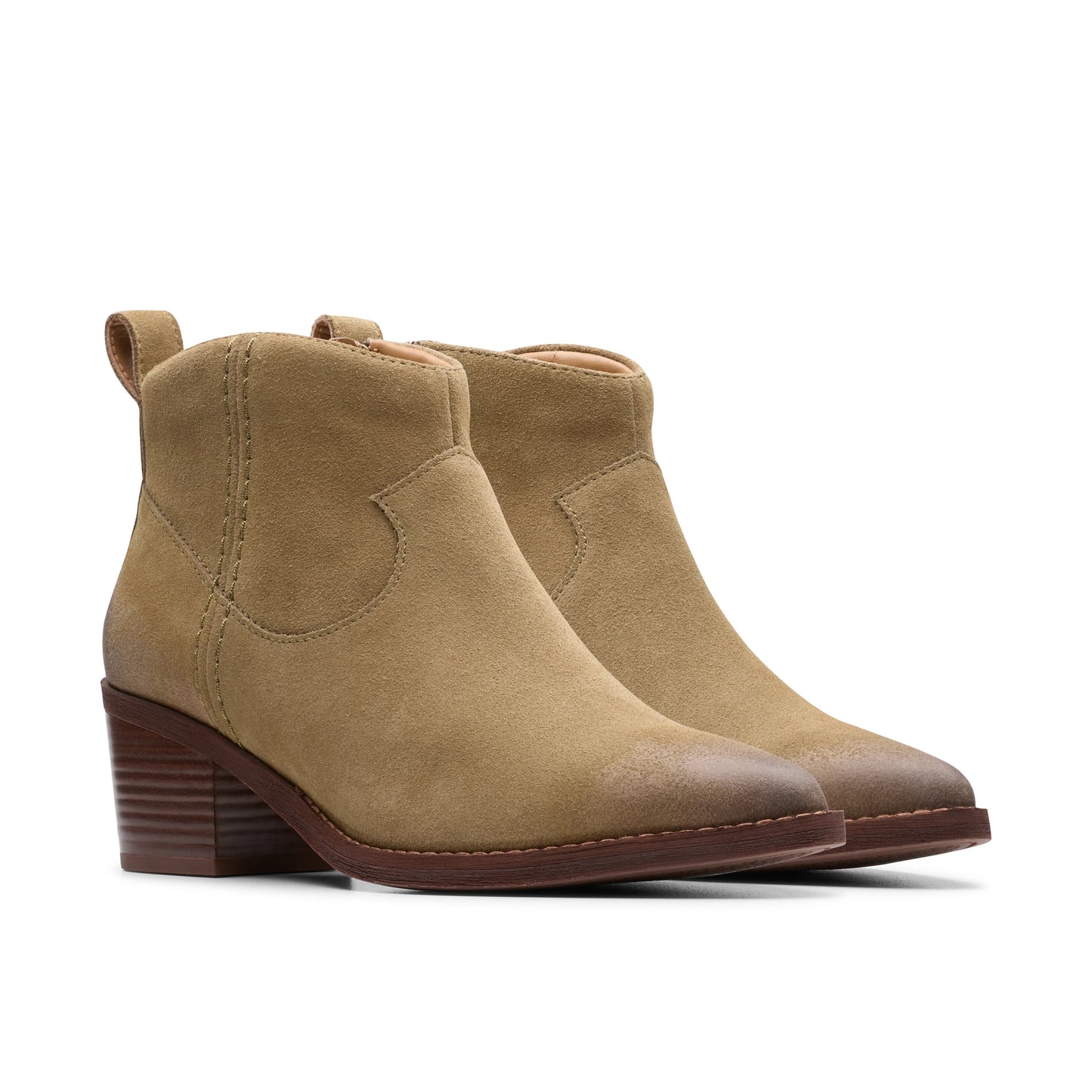 Botines De La Marca Clarks Para Mujer Modelo Morzine Sky Dark Sand Suede En Color Beige