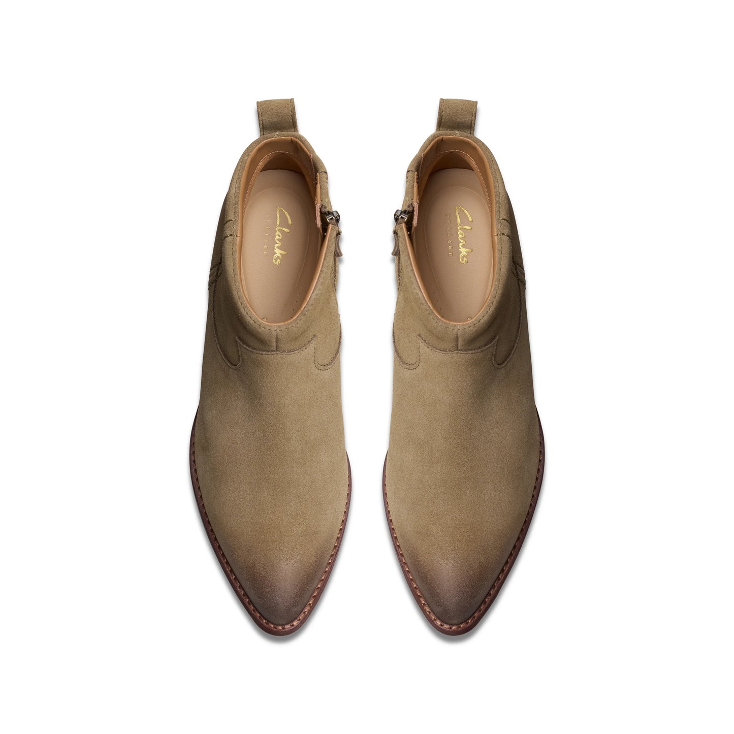 Botines De La Marca Clarks Para Mujer Modelo Morzine Sky Dark Sand Suede En Color Beige