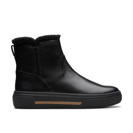 Damenstiefel der Marke Clarks, Modell Hollyhock Lane Black Lined Lea in Schwarz.