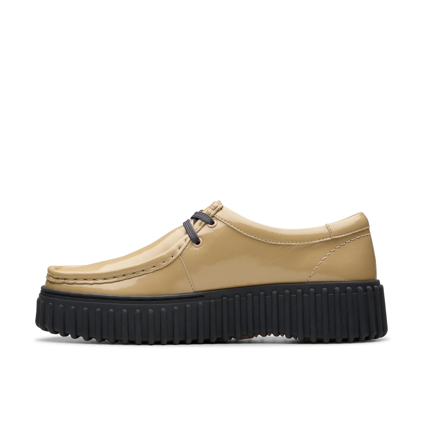 Zapatos Casual De La Marca Clarks Para Mujer Modelo Torhill Bee Beige Patent En Color Beige