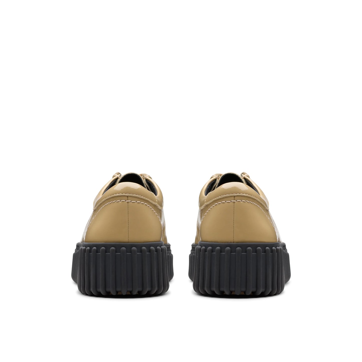 Zapatos Casual De La Marca Clarks Para Mujer Modelo Torhill Bee Beige Patent En Color Beige