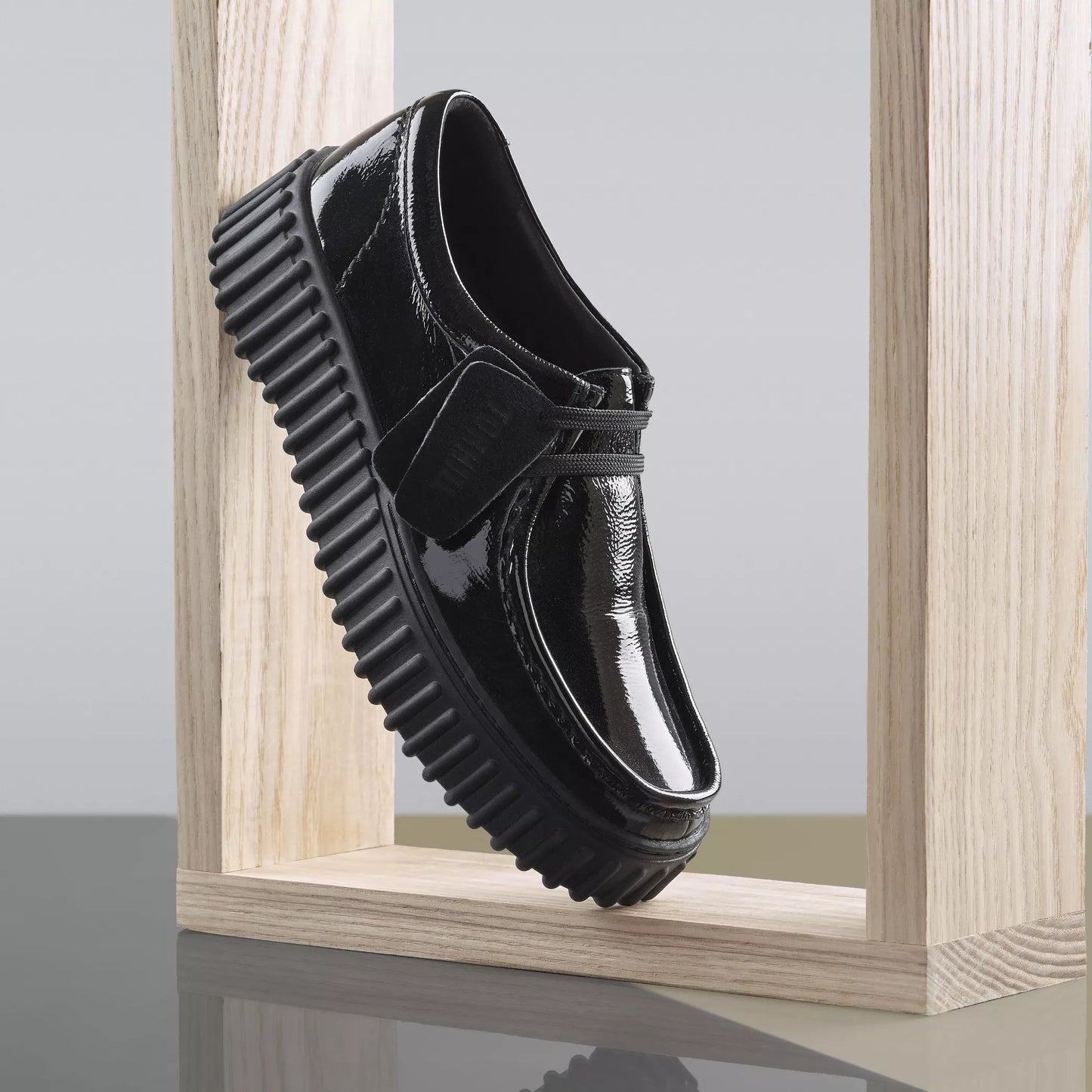 Zapatos Casual De La Marca Clarks Para Mujer Modelo Torhill Bee Black Patent En Color Negro