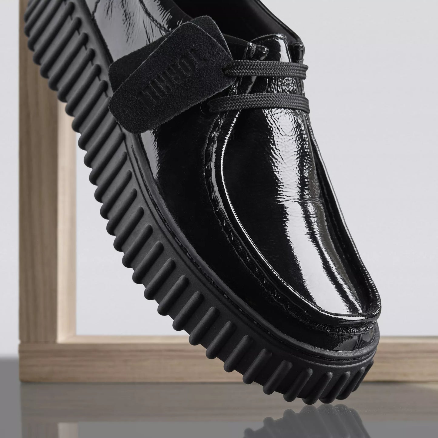 Zapatos Casual De La Marca Clarks Para Mujer Modelo Torhill Bee Black Patent En Color Negro