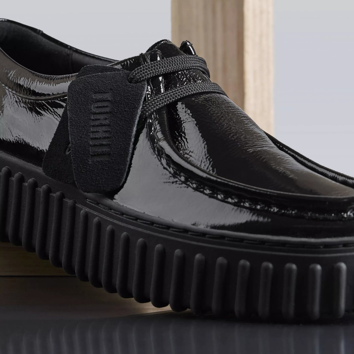 Zapatos Casual De La Marca Clarks Para Mujer Modelo Torhill Bee Black Patent En Color Negro