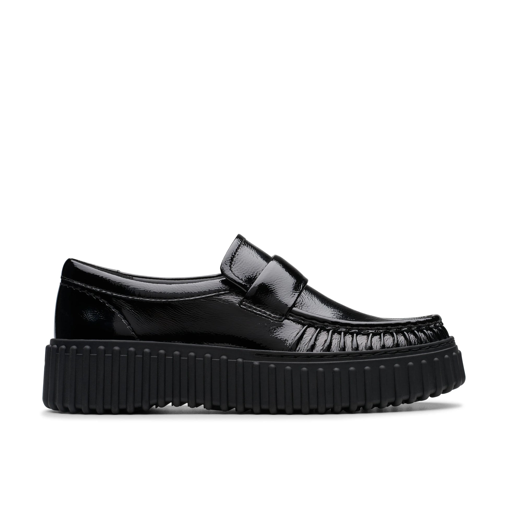 Półbuty damskie Clarks, model Torhill Mocc Black Pat, w kolorze czarnym.