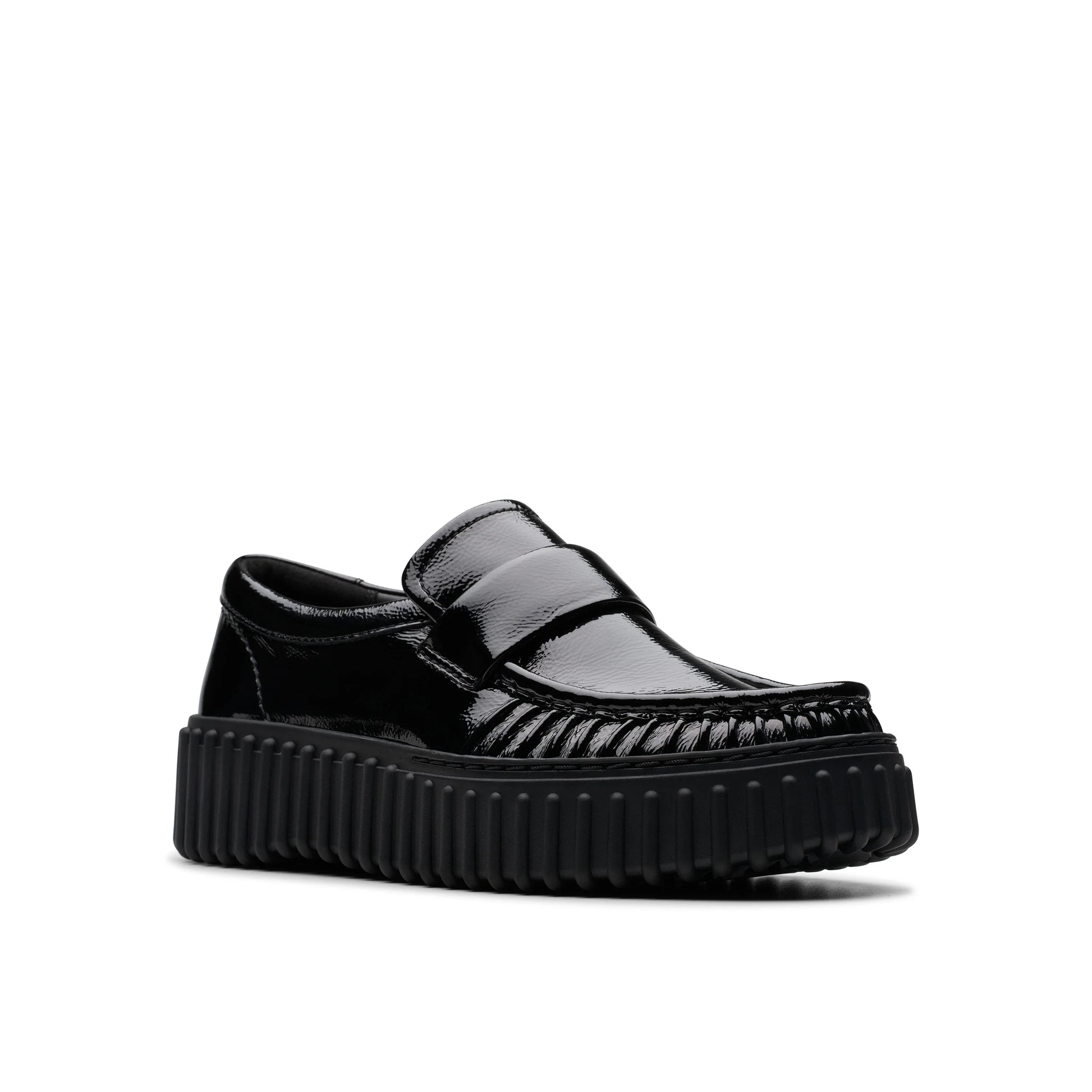 Półbuty damskie Clarks, model Torhill Mocc Black Pat, w kolorze czarnym.