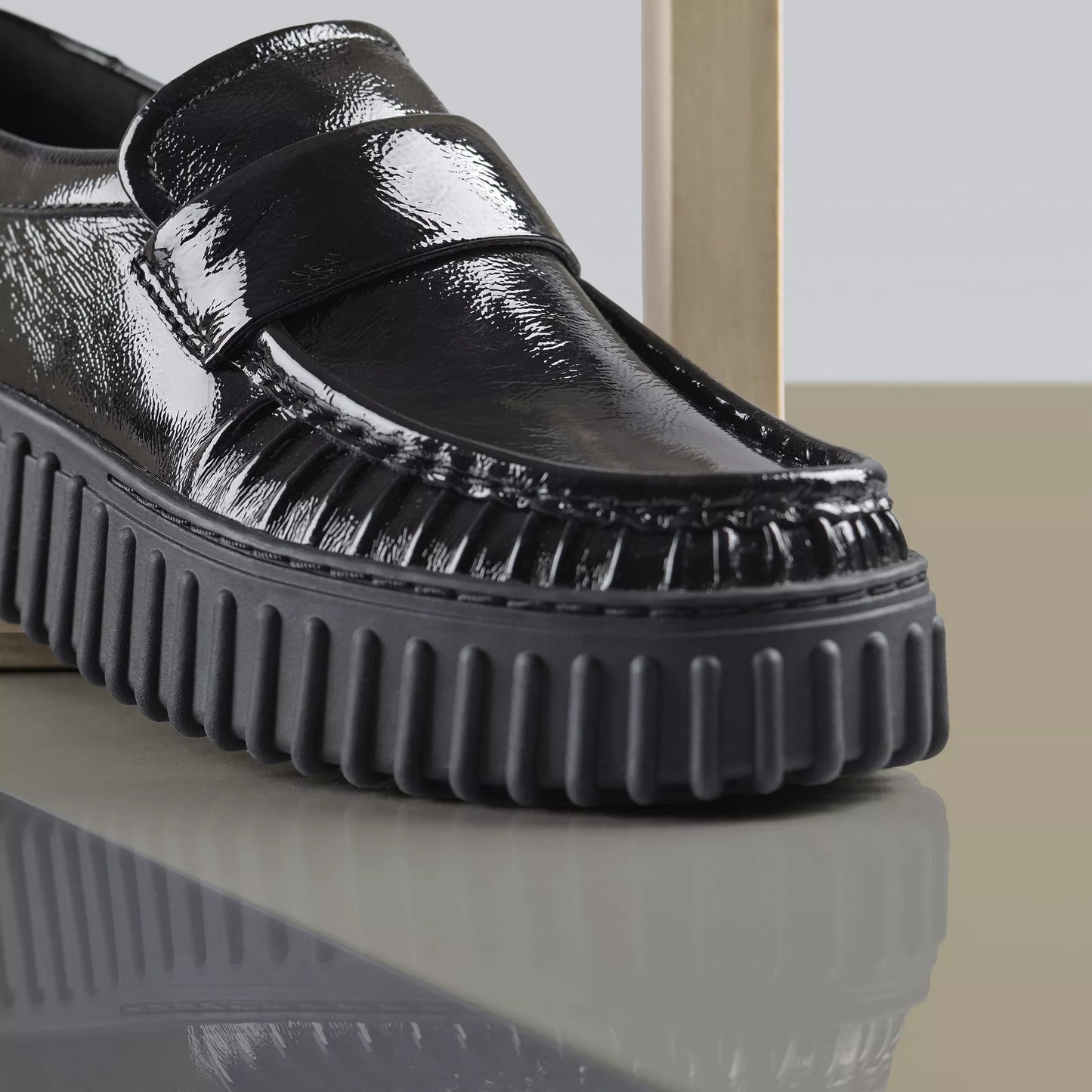 Mocasines De La Marca Clarks Para Mujer Modelo Torhill Mocc Black Patent En Color Negro