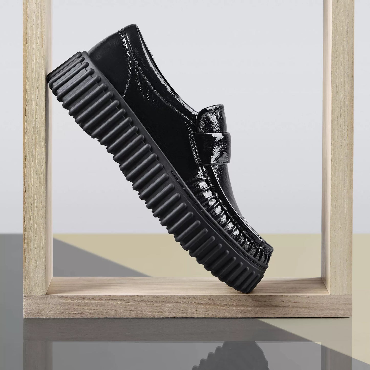 Mocasines De La Marca Clarks Para Mujer Modelo Torhill Mocc Black Patent En Color Negro