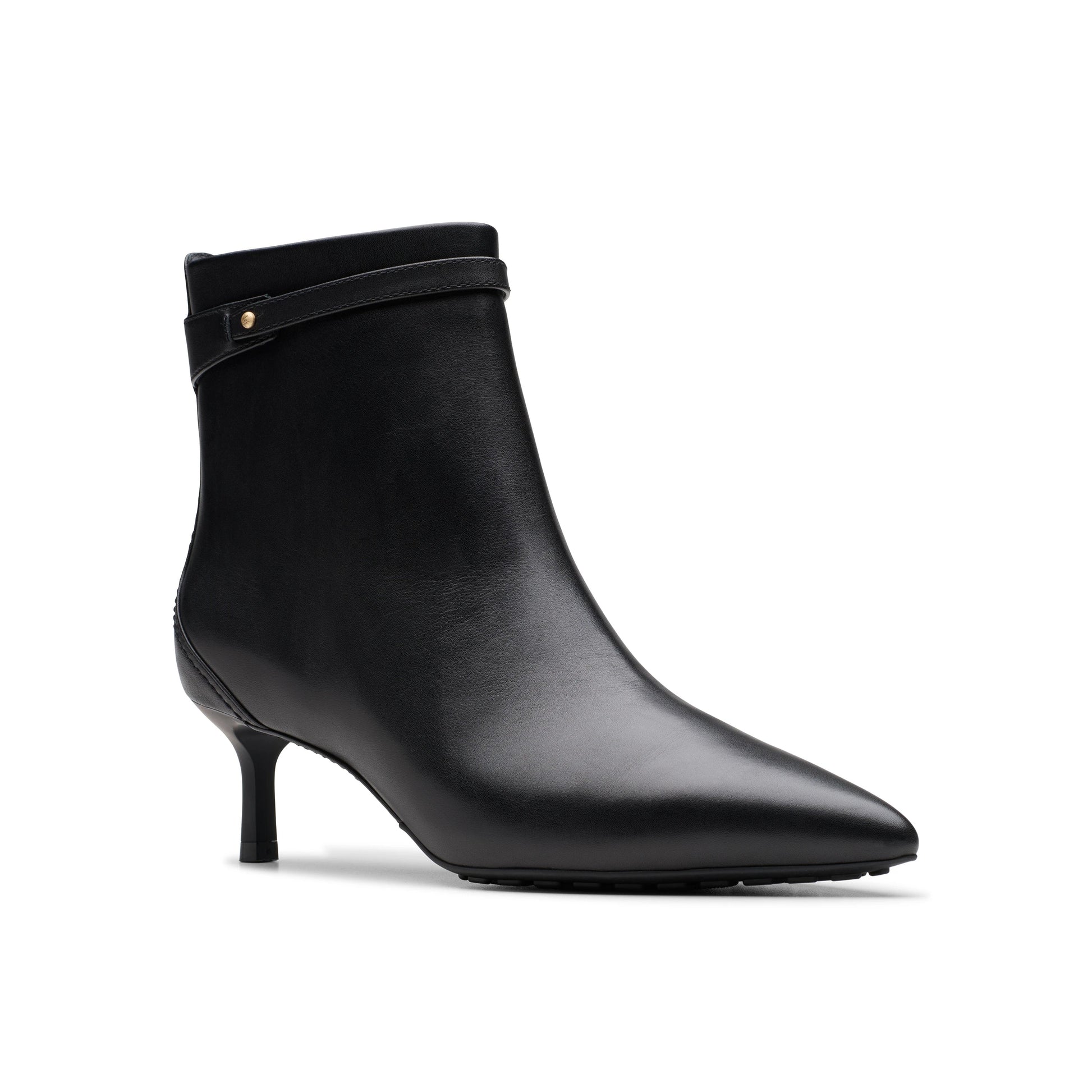 CLARKSブランドのレディースブーツ、Adela Up ブラックレザーモデル(ブラック)。