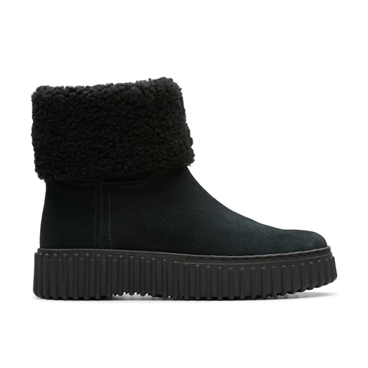 Чоботи жіночі від бренду Clarks модель Torhill Turn Black Wlined SDE чорного кольору.