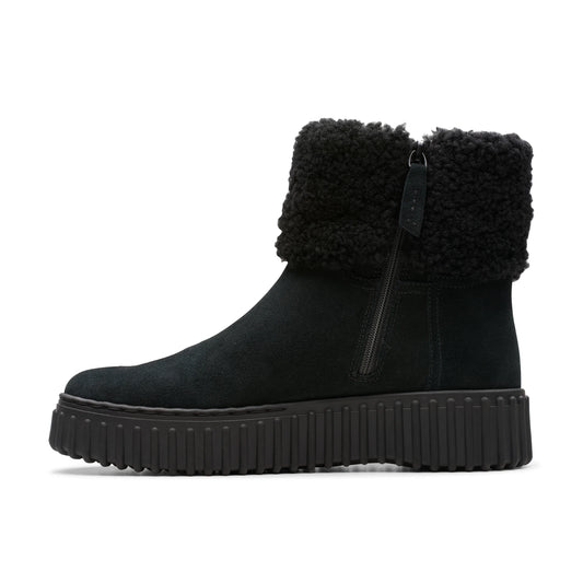 Чоботи жіночі від бренду Clarks модель Torhill Turn Black Wlined SDE чорного кольору.